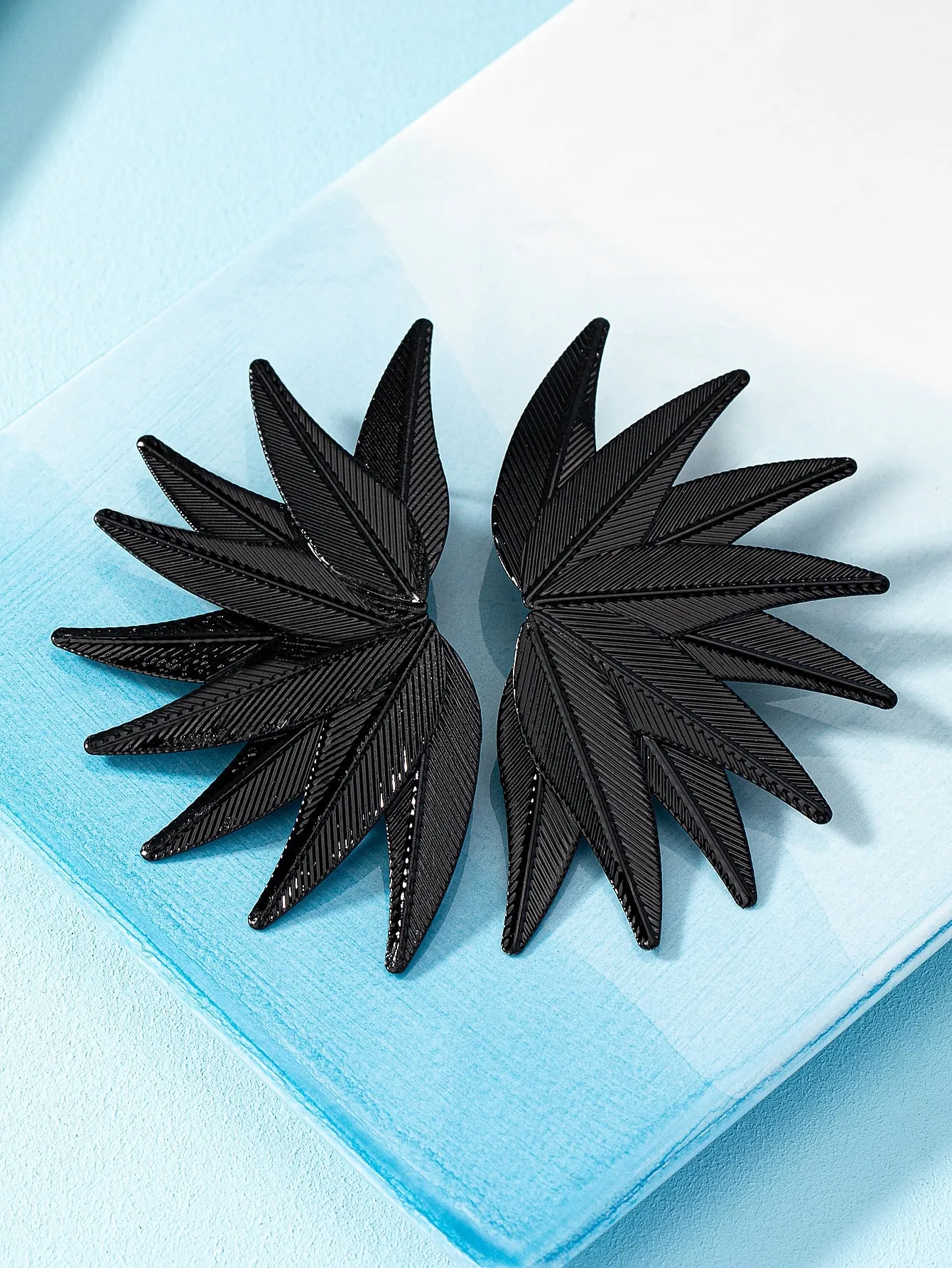 2pcs Leaf Design Stud Earrings
