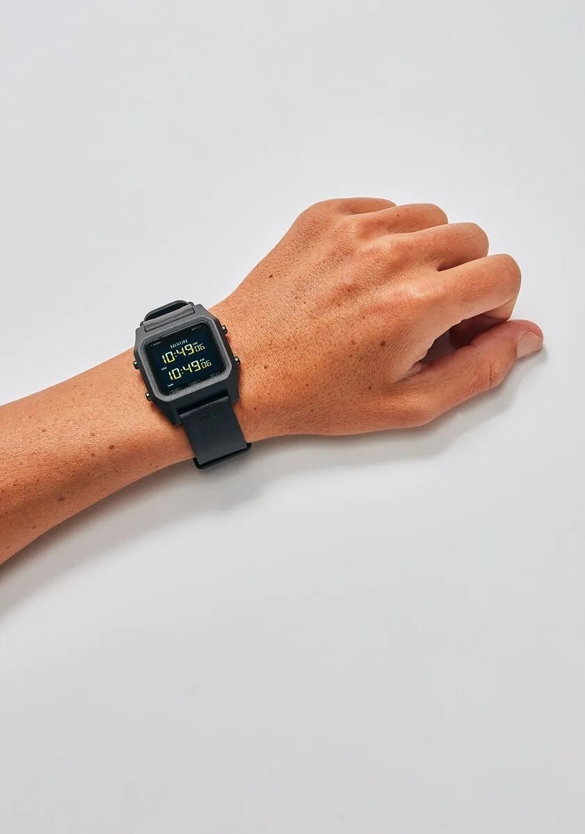 Nixon The Staple Watch